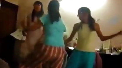 दो सेक्सी वीडियो फिल्म तेज द्वि flittings की सवारी उनके प्रेमी पर के सोफे
