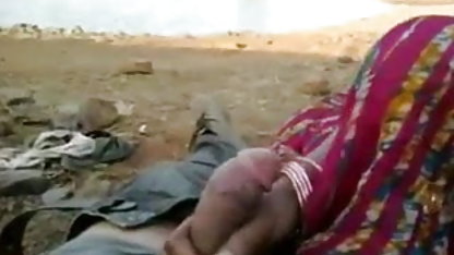 दो काले बाल वाली महिला ड्राइव यह हीरोइन सेक्सी फिल्म पर के सोफे
