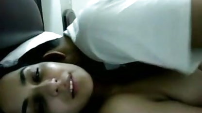 Poloch वीडियो सेक्स फिल्म वीडियो में एक गिलास dildo