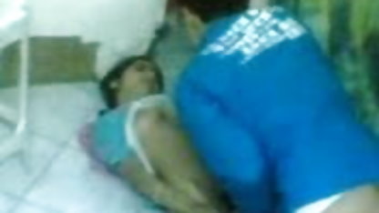 किशोरी seduces सेक्सी फिल्म वीडियो सेक्सी एक पुराना दादा जबकि फांसी ऊपर जबकि कर रही है कपड़े धोने