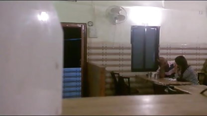 किशोरी सेक्सी साउथ फिल्म में प्यार के दौरान पहली सेक्स