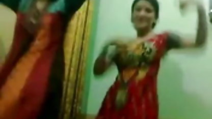 Tussi पीटने सेक्सी मूवी न्यू ऊपर में उसके नई उच्च ऊँची एड़ी के जूते
