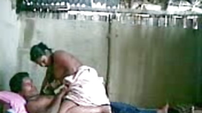 तीन प्रतिभागियों का सेक्सी फुल मूवी वीडियो में सम्भोग में गर्म टब