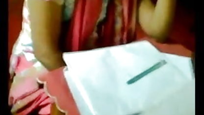 गिद्ध मुख-मैथुन में रानी चटर्जी की सेक्सी फिल्म के बाथटब