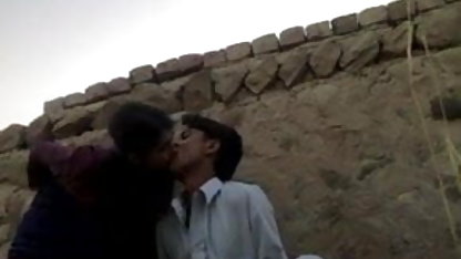 एक बड़ी पूंछ के साथ रानी चटर्जी का सेक्सी फिल्म हाथ छूट