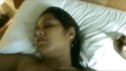 किशोरी के साथ हिंदी सेक्सी मूवी चलने वाली braids पर अपने पहली सवारी