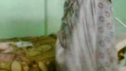 युवा डॉमीनेटरिक्स हो जाता है उसके पहली गुलाम एचडी मूवी सेक्सी