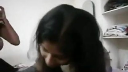 सवारी से पहले मूवी सेक्सी वीडियो में कुतिया उसे गहरे मुंह में ले जाती है